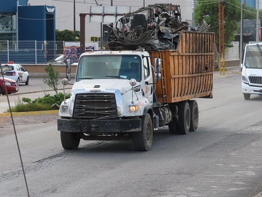 Freightliner 114SD