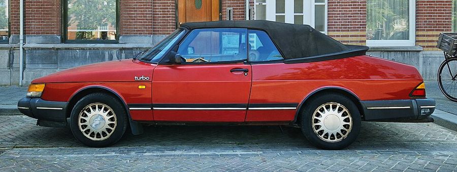 SAAB 900