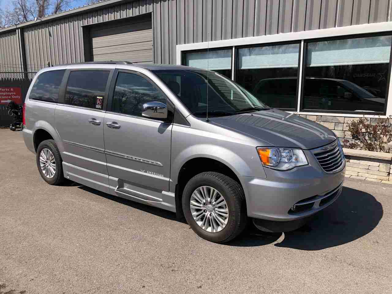Chrysler-Town-and-Country.jpg